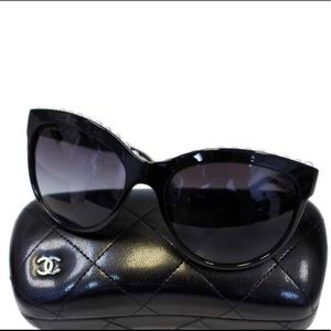 CHANEL Butterfly Pearl Sunglasses. RARE!!